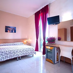 https://hotel-villa-flora.hotelitalianriviera.com